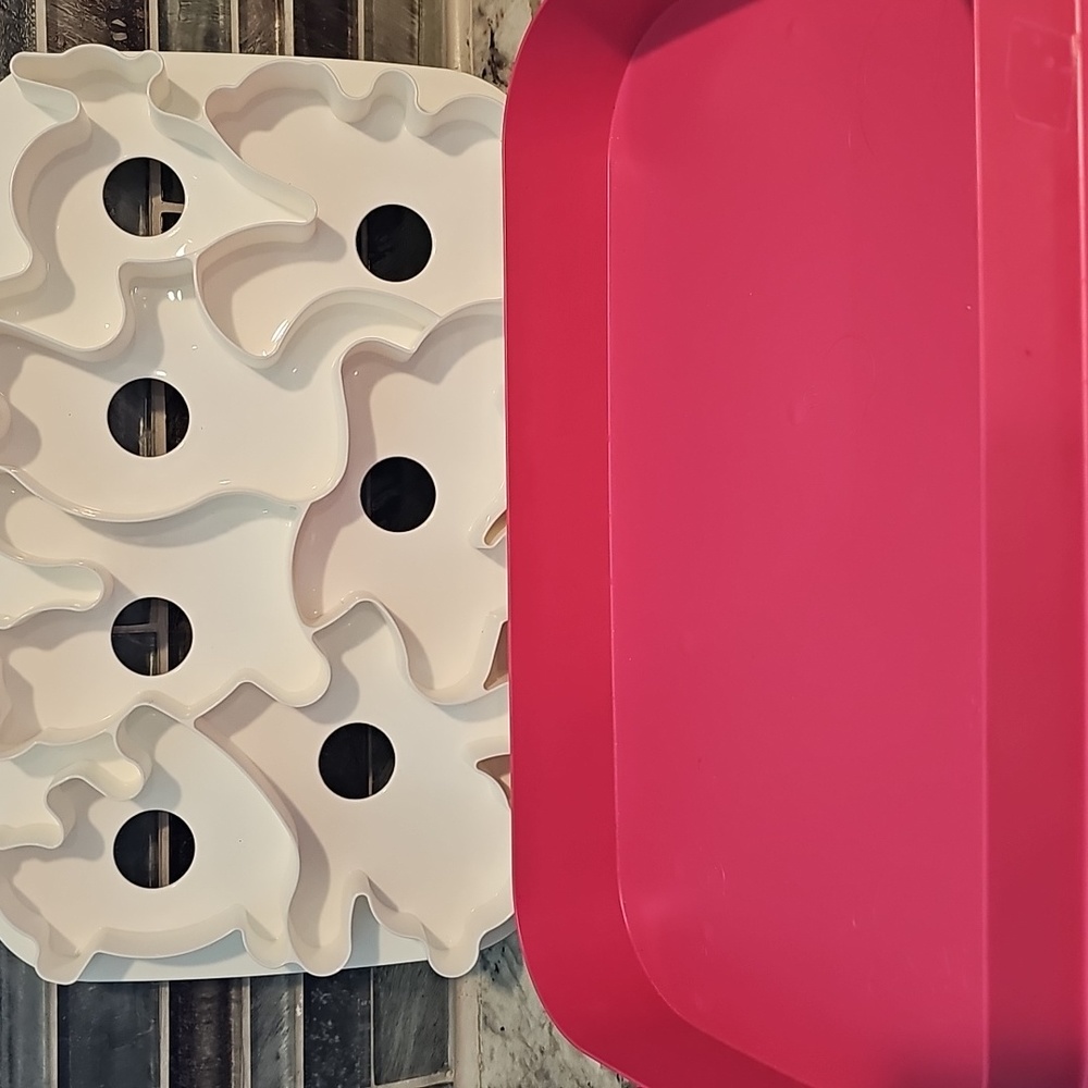 VINTAGE 1992 TUPPERWARE MOLD ANIMAL WIGGLERS SET - GELATIN COOKIE CUTTERS SET